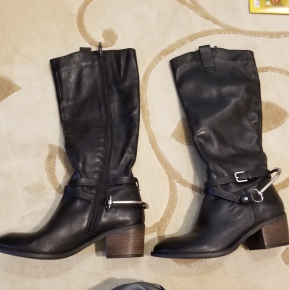 Boots - Picture 3 of 5